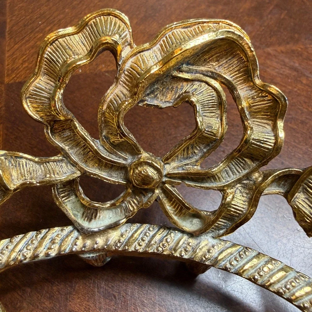 Stylebuilt Vintage‎ Gold Metal Ribbon Bow Vanity Holder Hollywood Regency USA